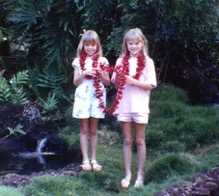 Julie and her sister in Hawaii